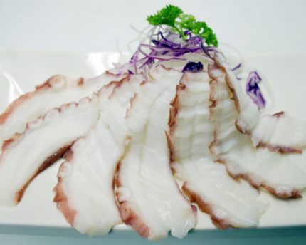 Sashimi comes with 7 pcs.