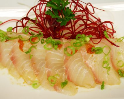 Sashimi comes with 7 pcs.