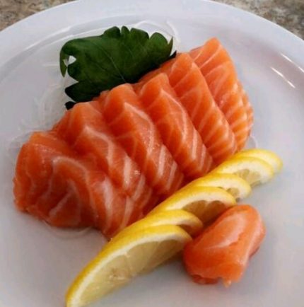 Sashimi comes with 7 pcs.