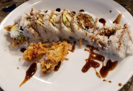 Inside: soft shell crab, avocado, cucumber and gobo root
Outside: sweet and spicy sauce