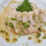 Sashimi comes with 7 pcs.