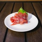 Sashimi comes with 7 pcs.