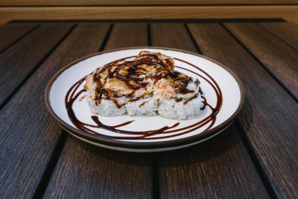 Inside: crab, cucumber and avocado
Outside: baked lobster with cream & sweet sauce